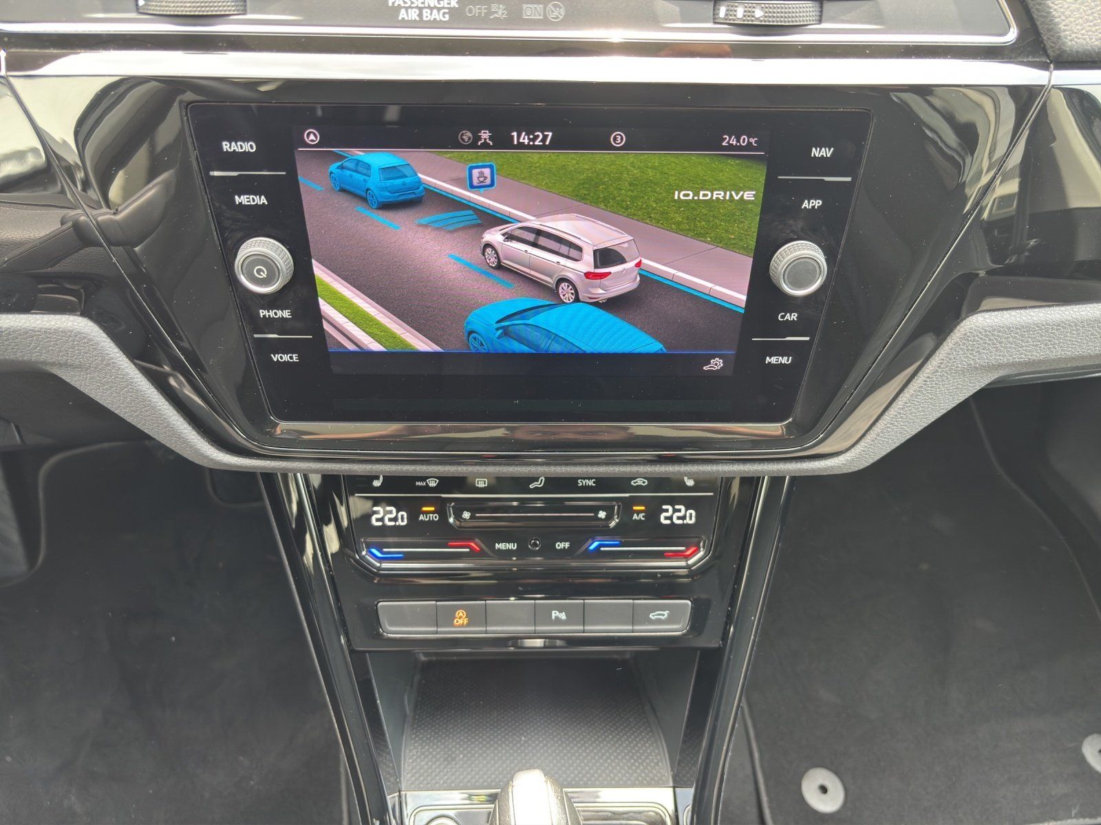 Fahrzeugabbildung Volkswagen Touran 1.5 TSI DSG Highline/PANO-DACH/KAMERA/7Si