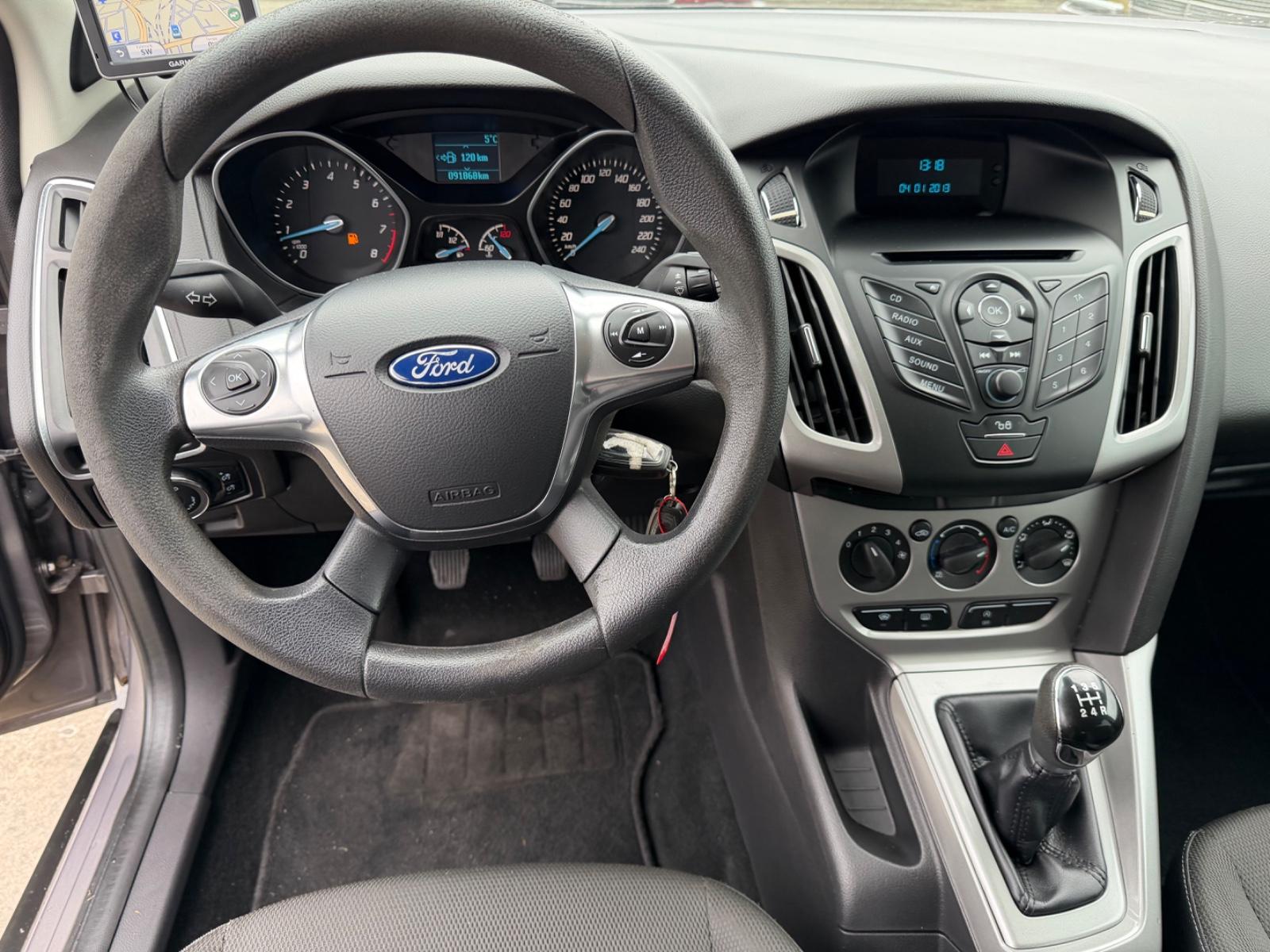 Ford Focus 2012 — photo 14