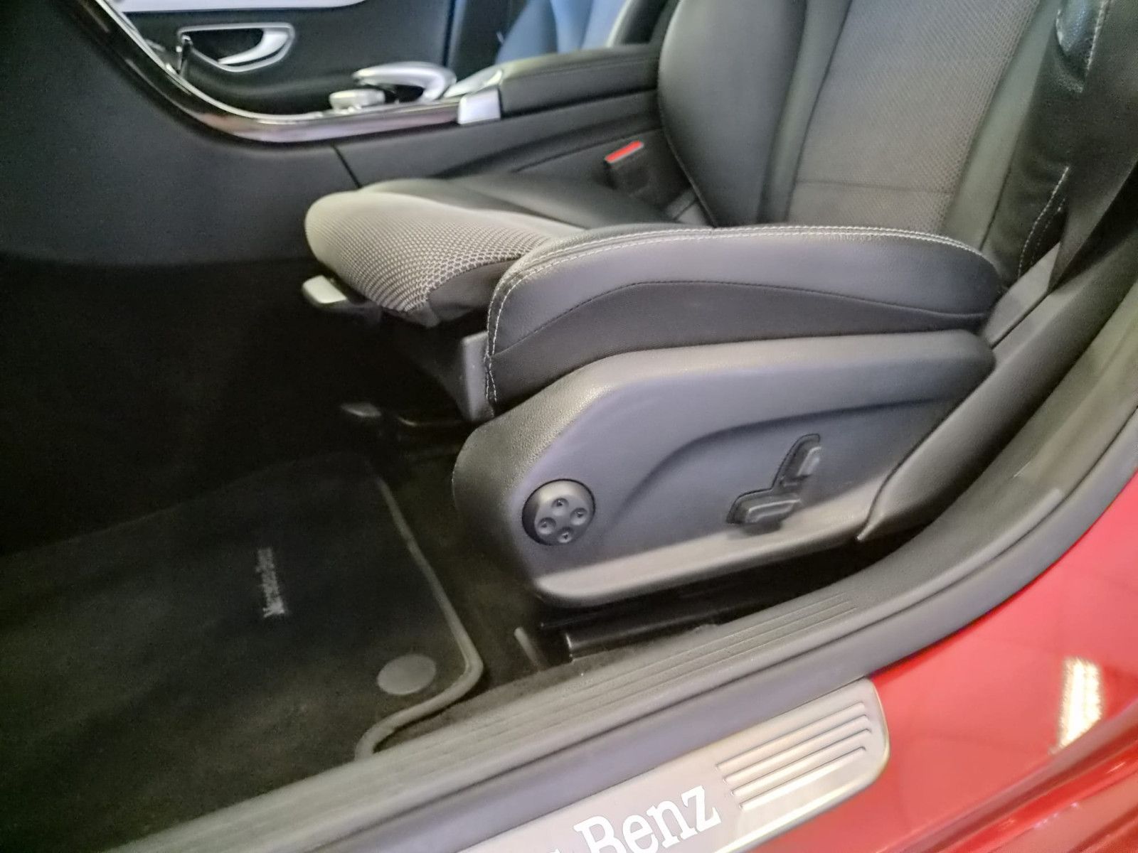 Fahrzeugabbildung Mercedes-Benz C 180 T-Modell CGI / LED / Kamera / GARANTIE