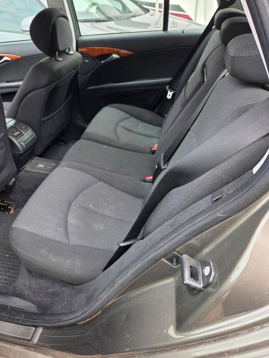 Mercedes-Benz 220 2006 — interior