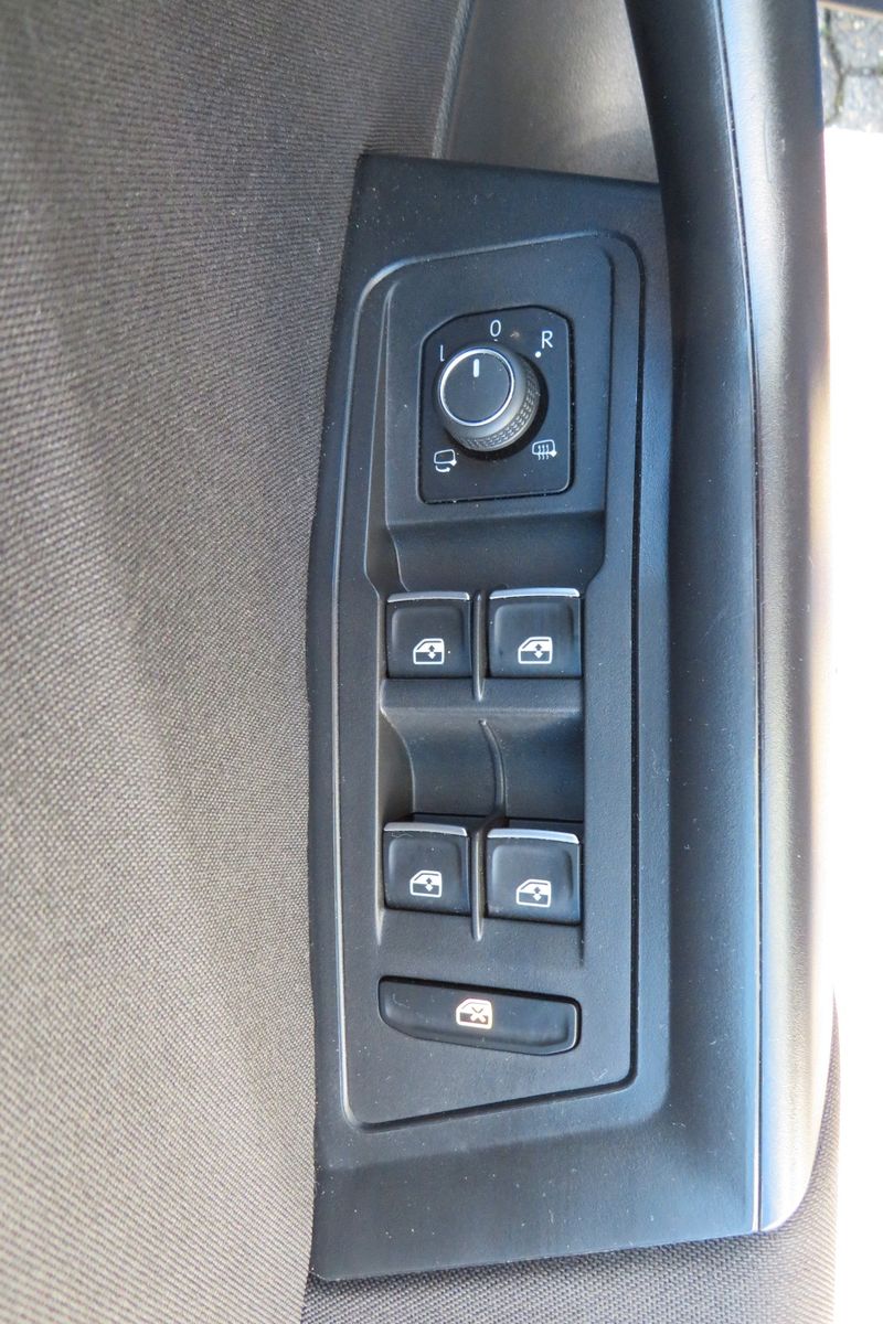 Fahrzeugabbildung Volkswagen T-Roc SPORT PANO AHK LED NAVI ACC PDC SITZH. 1.H