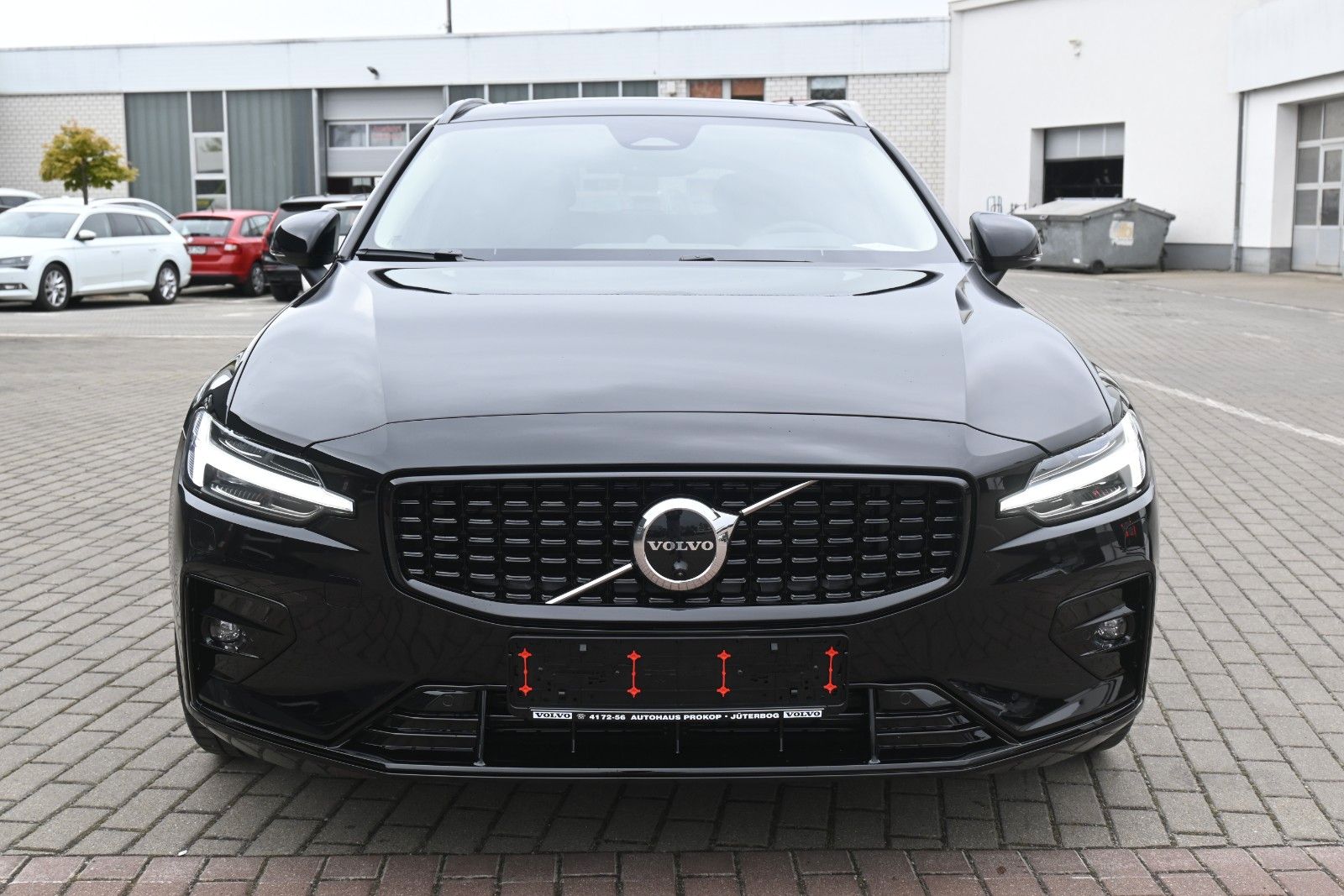 Fahrzeugabbildung Volvo V60 B4 DKG Ultra Dark*B&W*Massage*ACC*AHK*20"