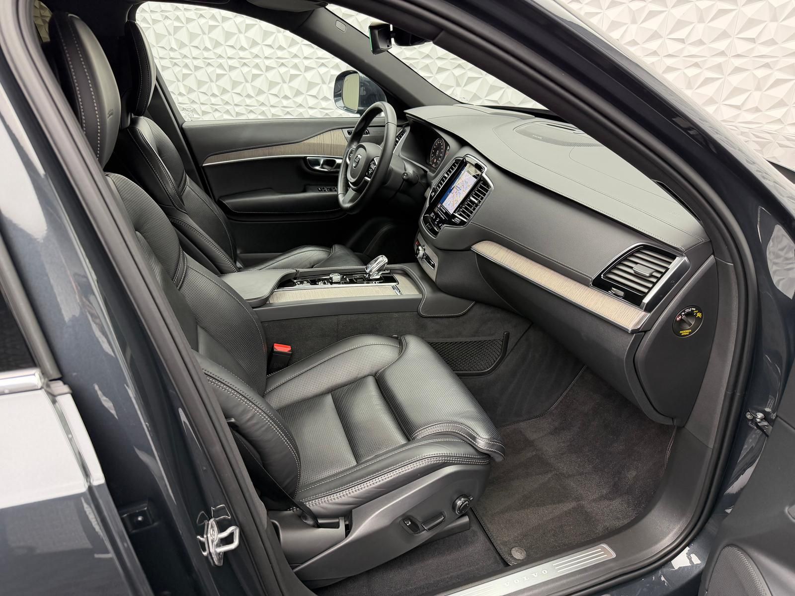 Fahrzeugabbildung Volvo XC90 B5PLUS 7-SITZE/AWD/PANO/H&K/ACC/360°/AHK/CA