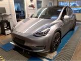 Tesla Model Y Performance Dual AWD - silberne Tesla Model Y