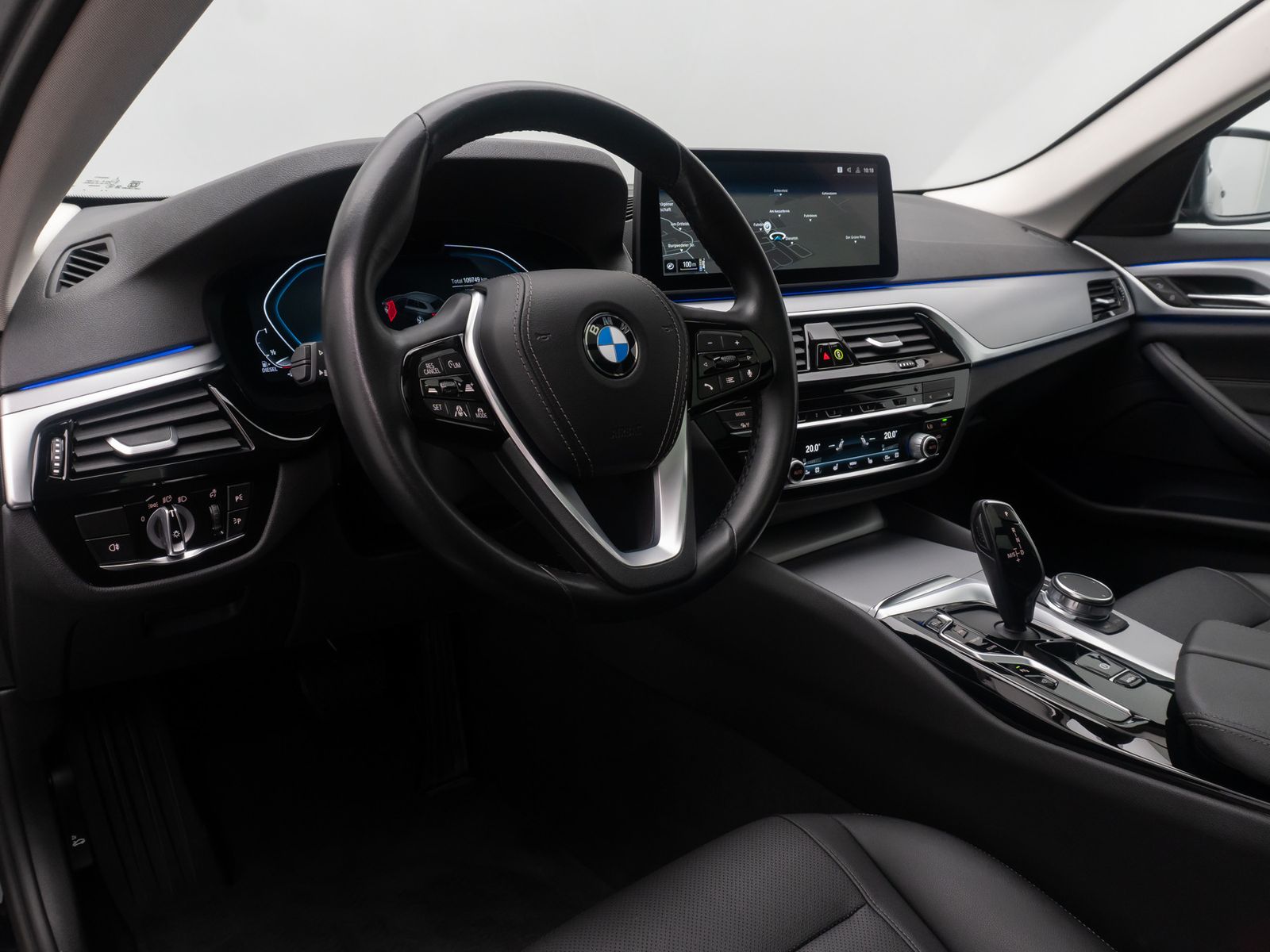Fahrzeugabbildung BMW 520d ACC 360&deg;HUD DAB Panorama 4xKlima Komfort