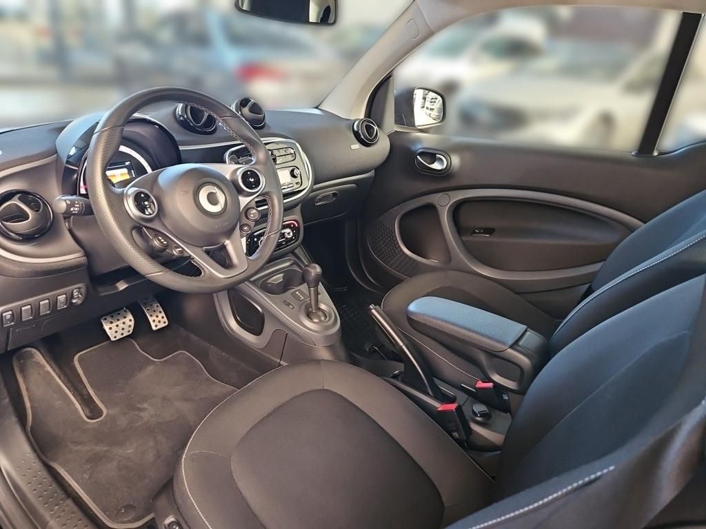 Fahrzeugabbildung Smart fortwo 52 kW twinamic KlimaA SHZ AUT LM LED PDC