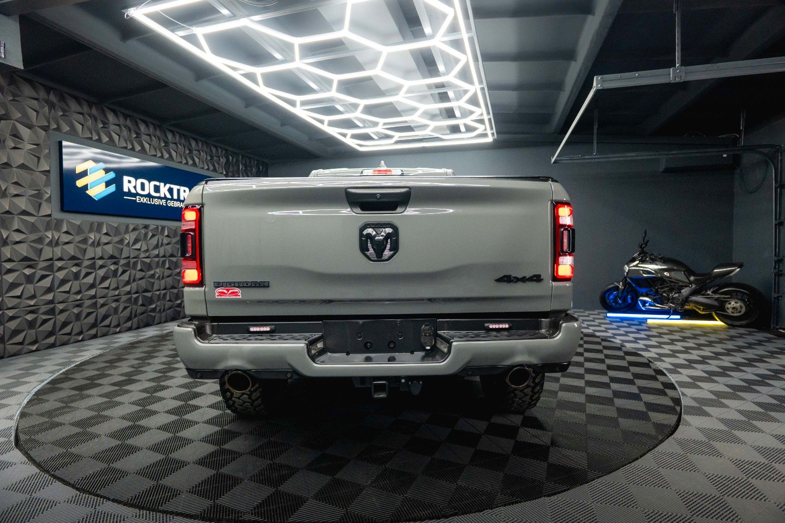 Fahrzeugabbildung Dodge RAM 5.7 V8 HEMI 4x4 Built to Serve LONG AxleLock