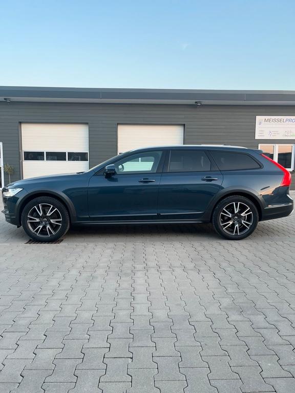 Volvo V90 Cross Country