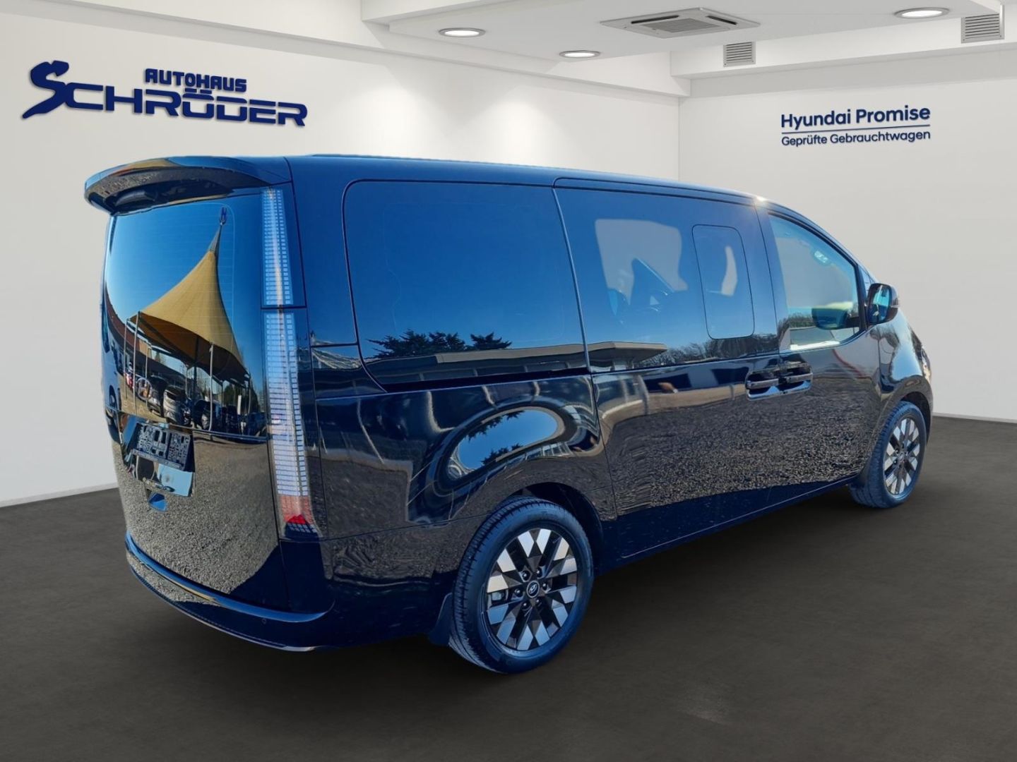 Fahrzeugabbildung Hyundai STARIA Signature 2.2 CRDi 7-Sitzer BOSE+AHK+360°