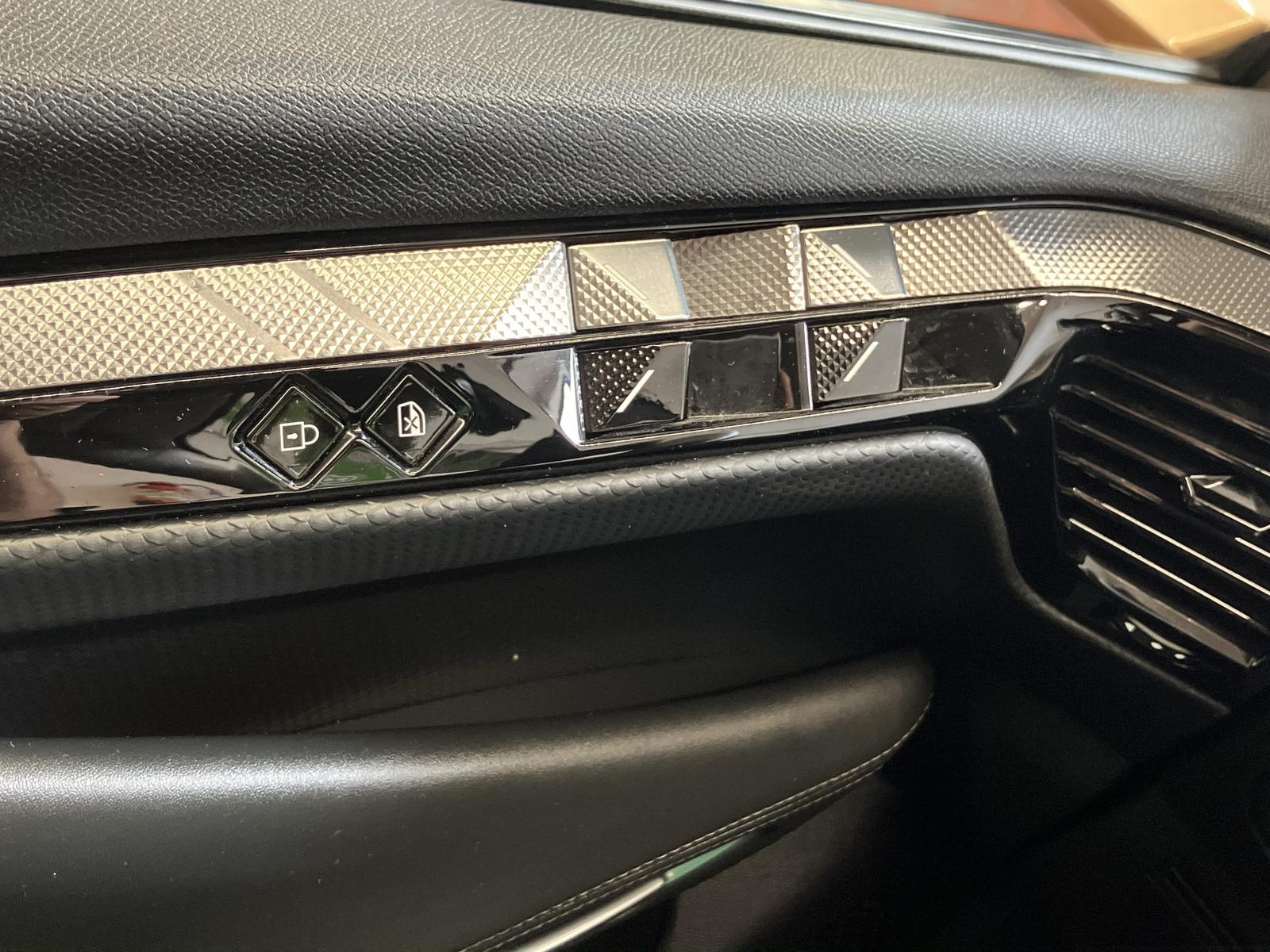 DS Automobiles DS4 1.6 PureTech 180 S&S Trocadero AHK+LED+SHZ