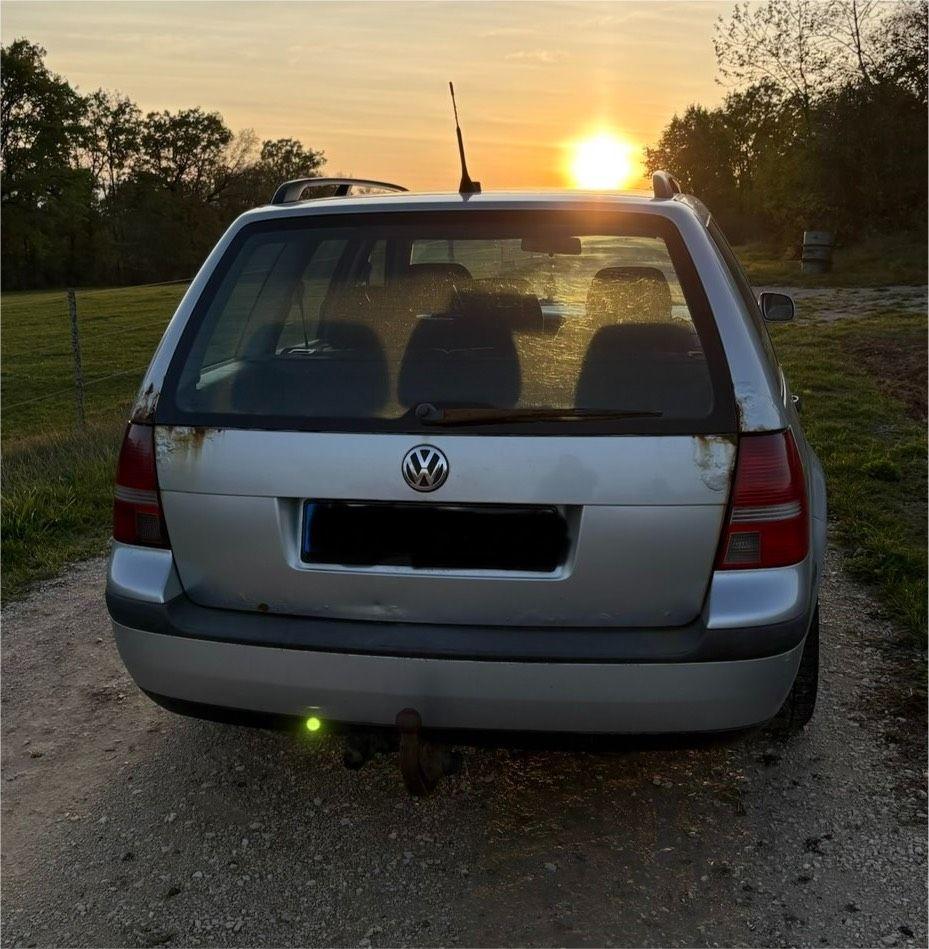 Volkswagen Golf 2005 — rear view