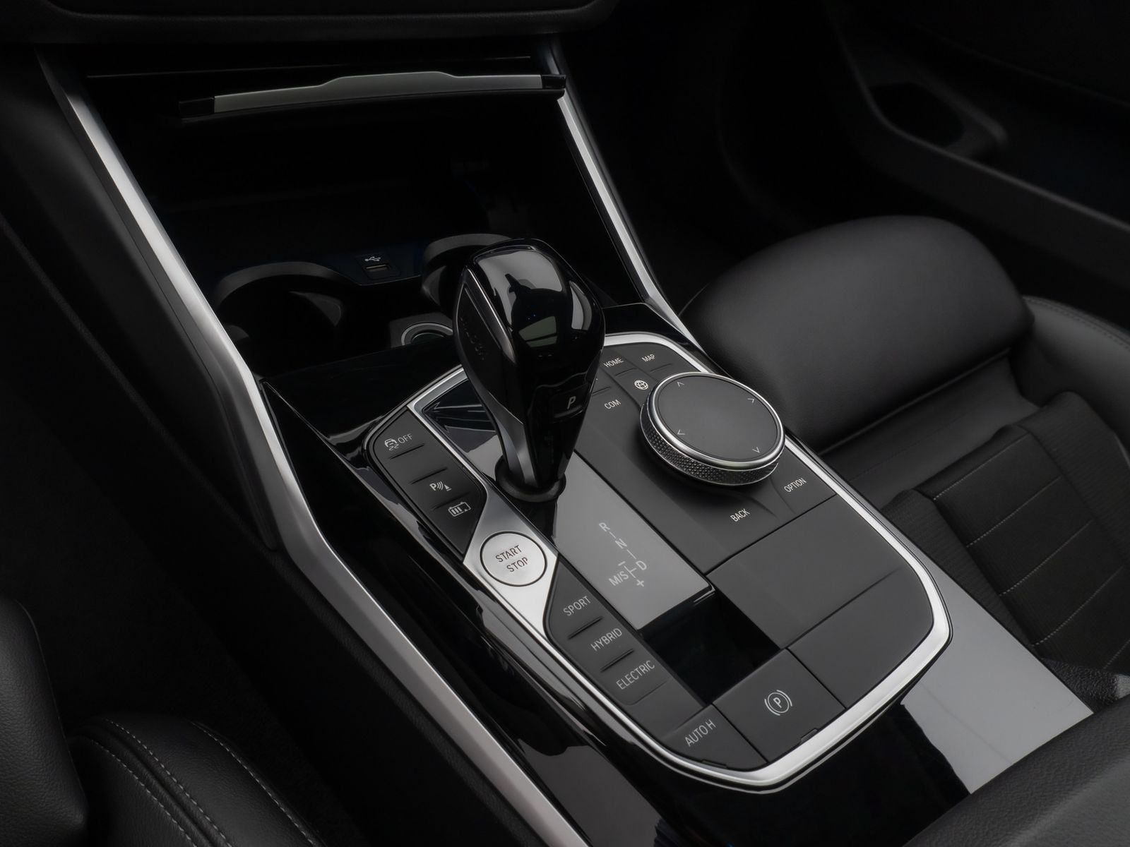 Fahrzeugabbildung BMW 330e xD SportLine Panorama Laser HUD DAB Komfort
