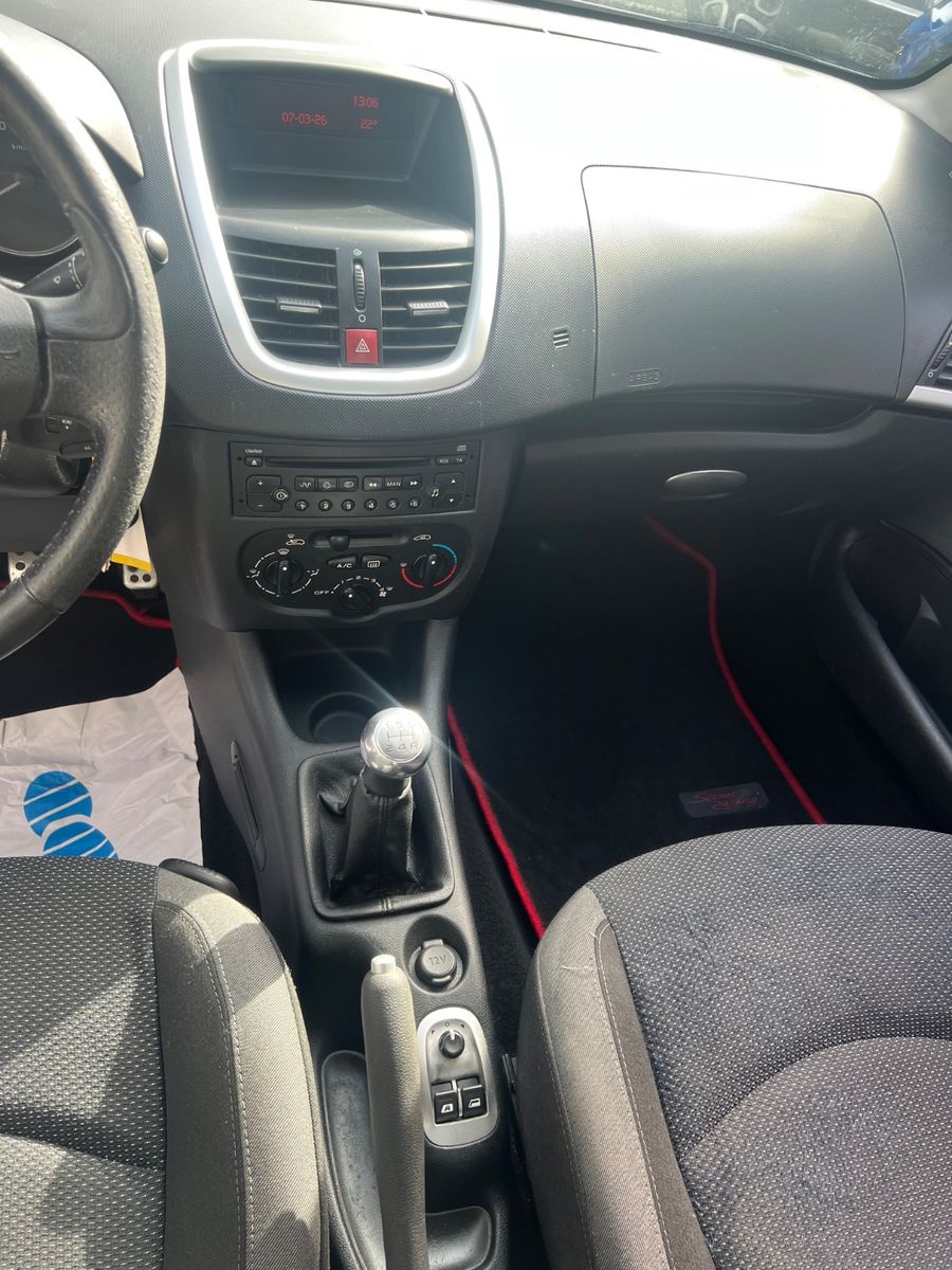 Fahrzeugabbildung Peugeot 206 + Sport Racing Edition*TÜV/ÖL NEU*
