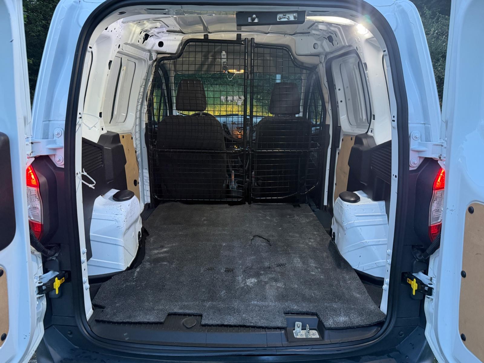 Ford Transit Courier Benziner *Euro6 *USB *El.Fenster