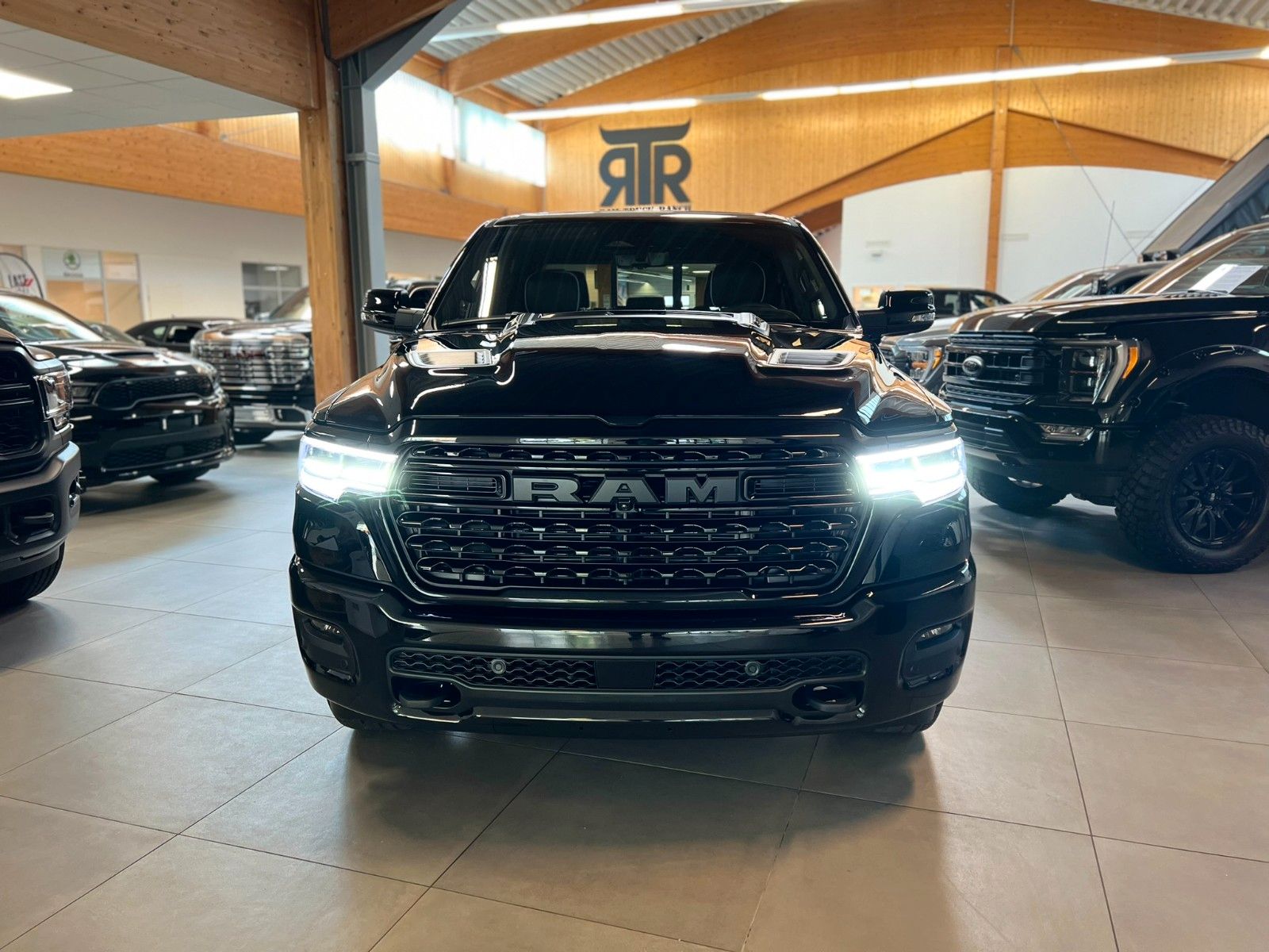 Fahrzeugabbildung Dodge RAM 1500 Limited Night H/O 3.0L MY25 / MFT