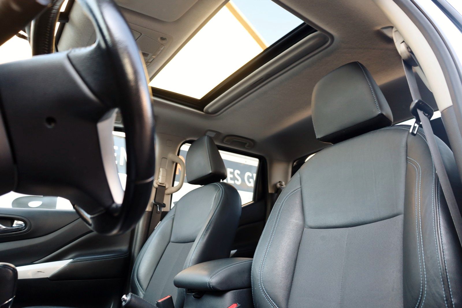 Fahrzeugabbildung Nissan Navara N-Guard DoCa 4x4 Leder,Navi,LED,SH,SD,360