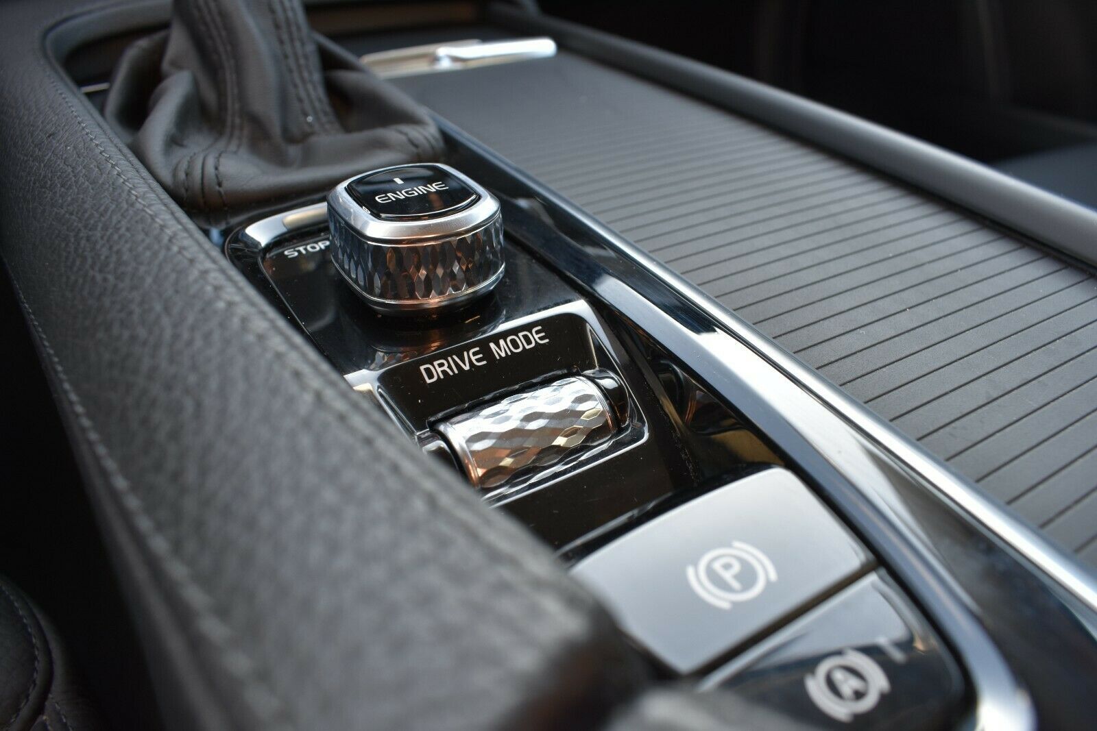 Fahrzeugabbildung Volvo **Mietkauf**V90 D5 Mom.*LED*PPilot*CD*CAM*BLIS