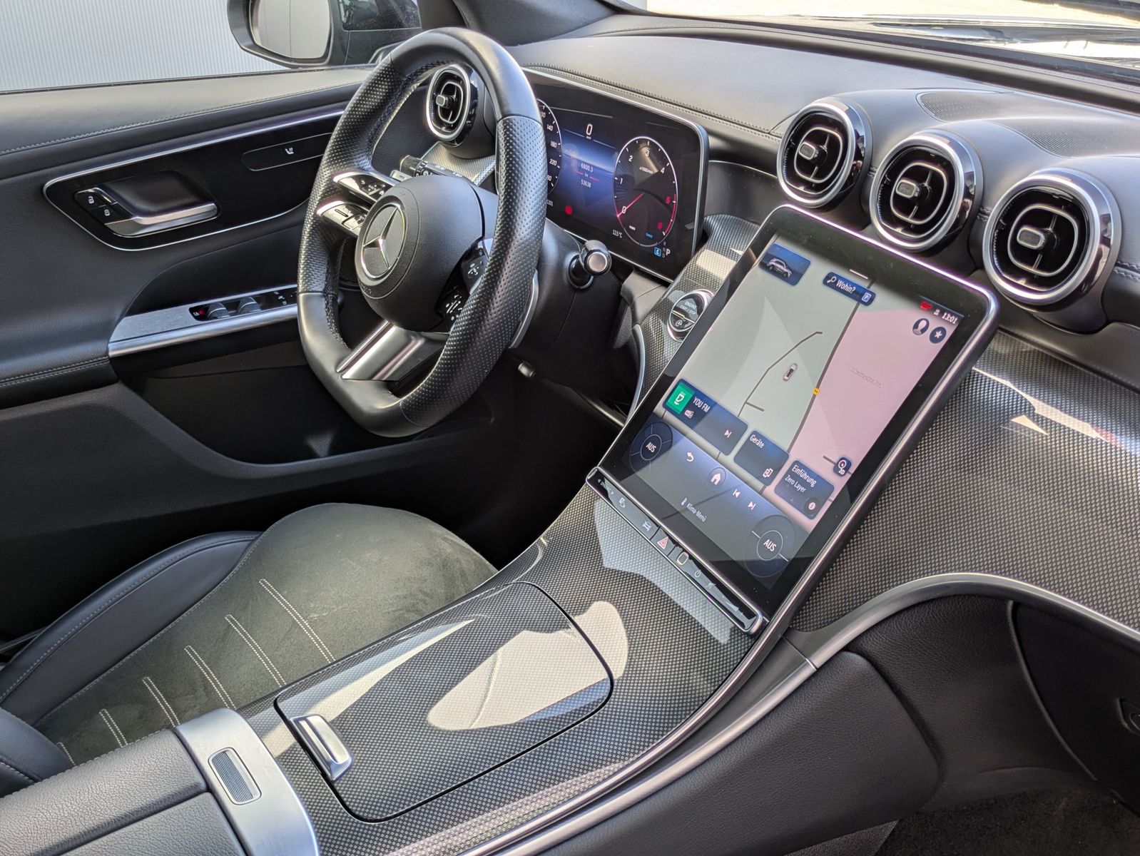 Fahrzeugabbildung Mercedes-Benz GLC 300 d 4M AMG PANO*DIGITAL-LIGHT*ACC*AHK*20"