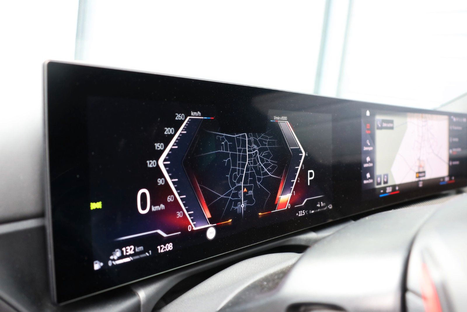 BMW 330e Touring xDrive M HUD 360° H&K SHZ TOTW R19 foto 24