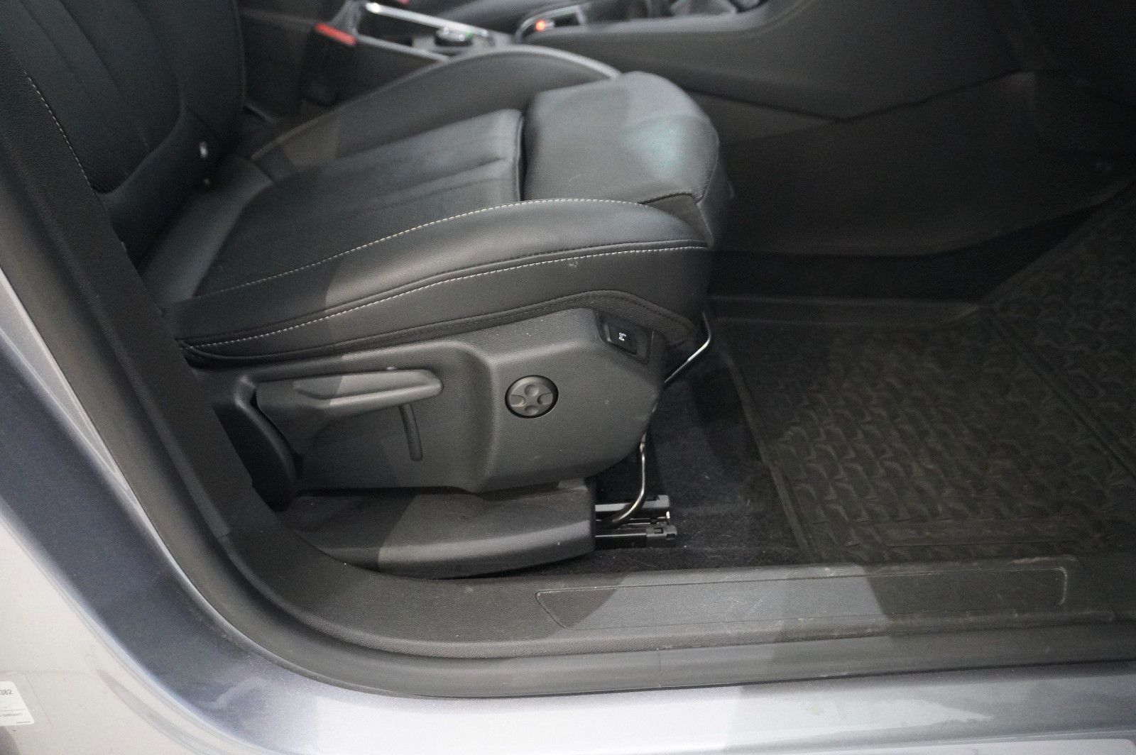 Fahrzeugabbildung Opel Grandland 1.5D ELEGANCE NAVI/LED/KAMERA/SPORT/SH