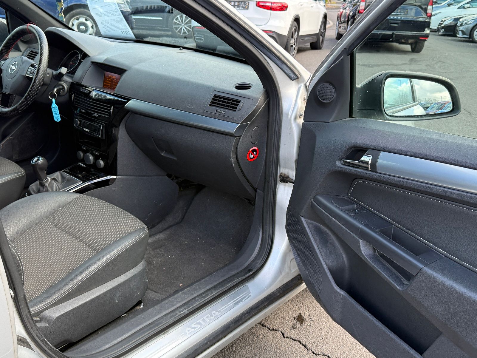 Fahrzeugabbildung Opel Astra H 1.9 CDTI Lim. Innovation "110 Jahre" PDC