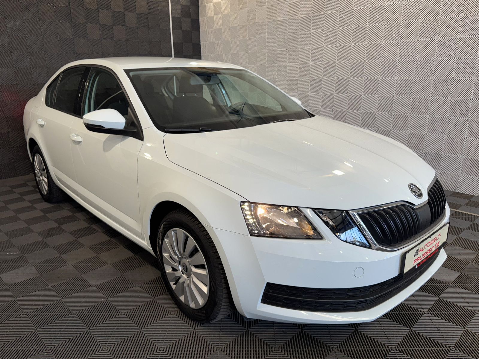 Gebrauchtwagen Skoda Octavia Octavia Lim. *ACTIVE*LED-GREEN TEC-USB-SERVO-MP3 in Dirlos