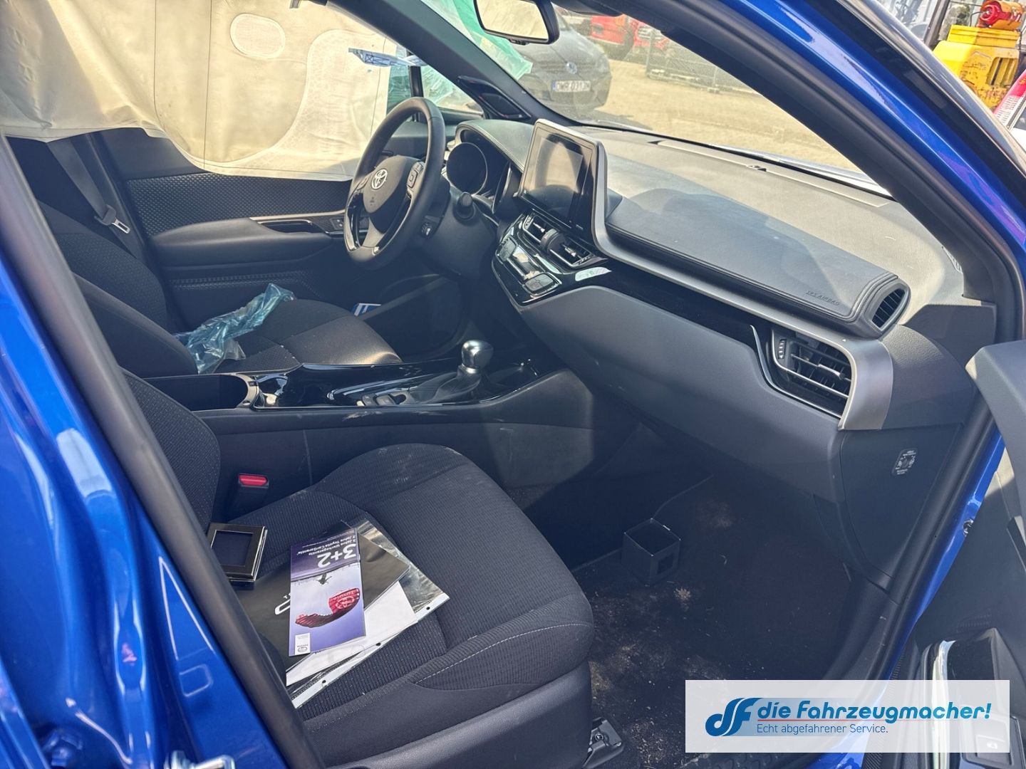 Fahrzeugabbildung Toyota C-HR Hybrid Style Selection 1.8 EU6d-T *TOTALSCH
