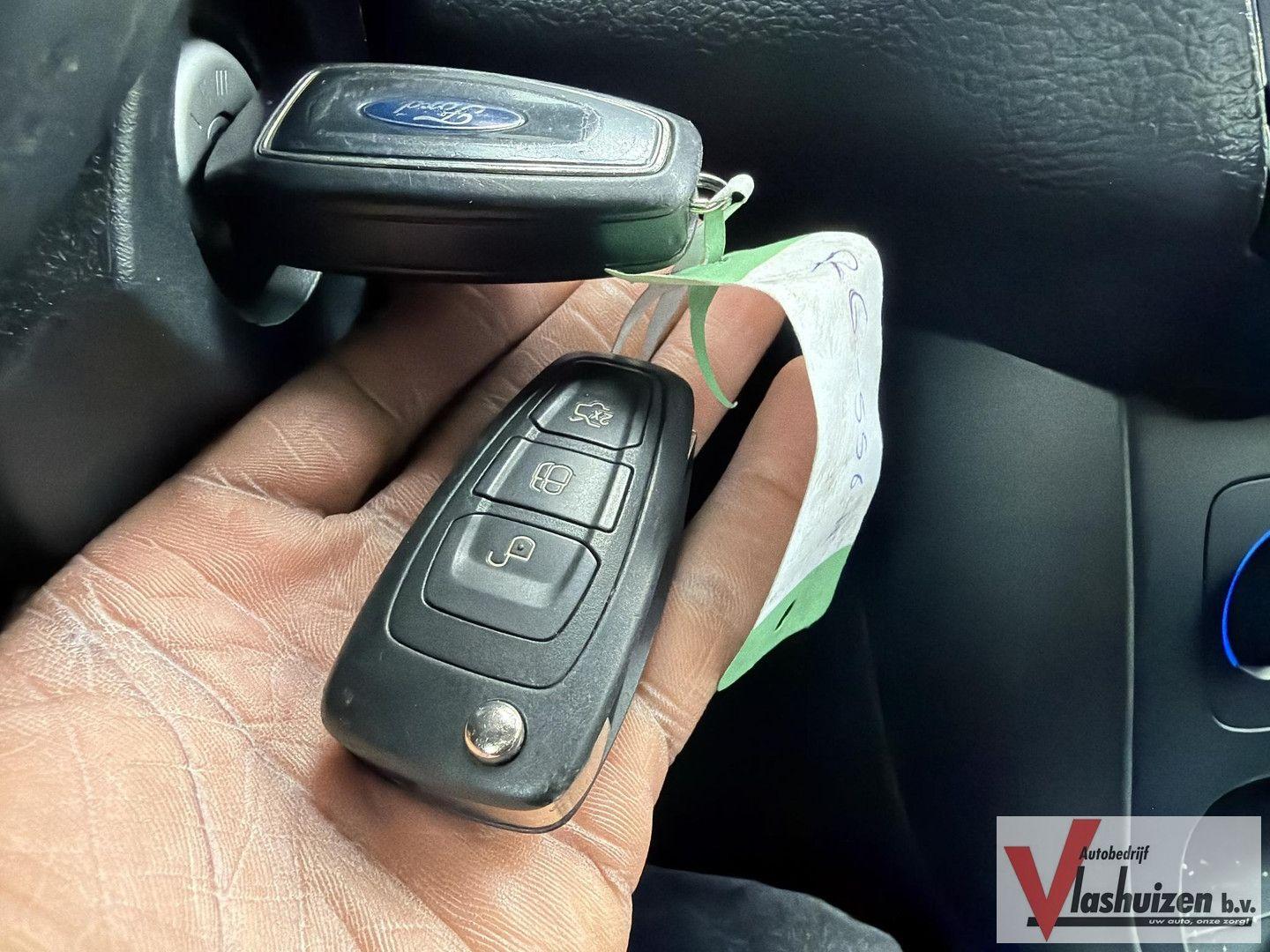 Ford Focus 2014 — photo 13