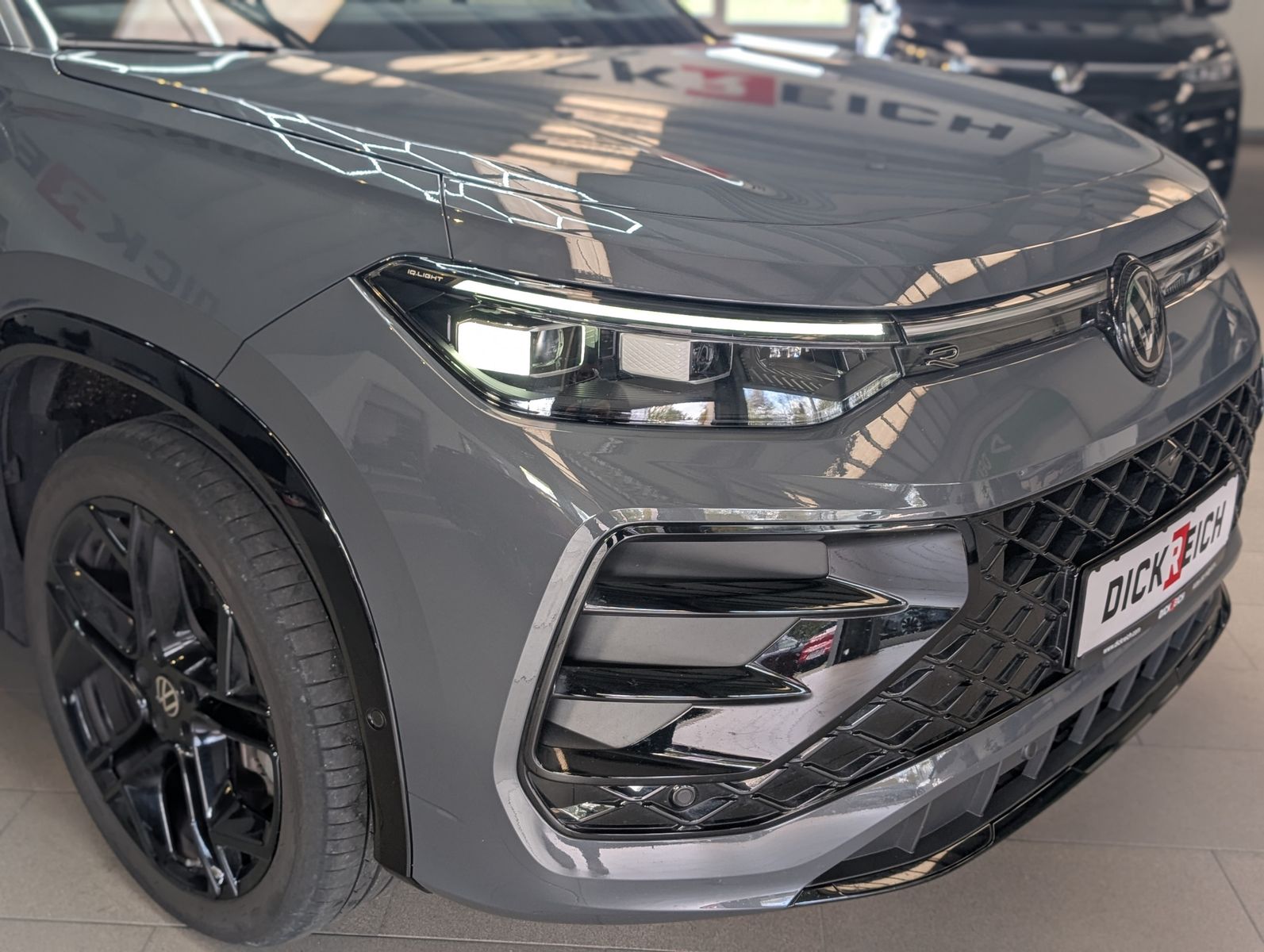 Fahrzeugabbildung Volkswagen Tayron 2.0TDI 4M R-Line Launch Pano Black AHK 20