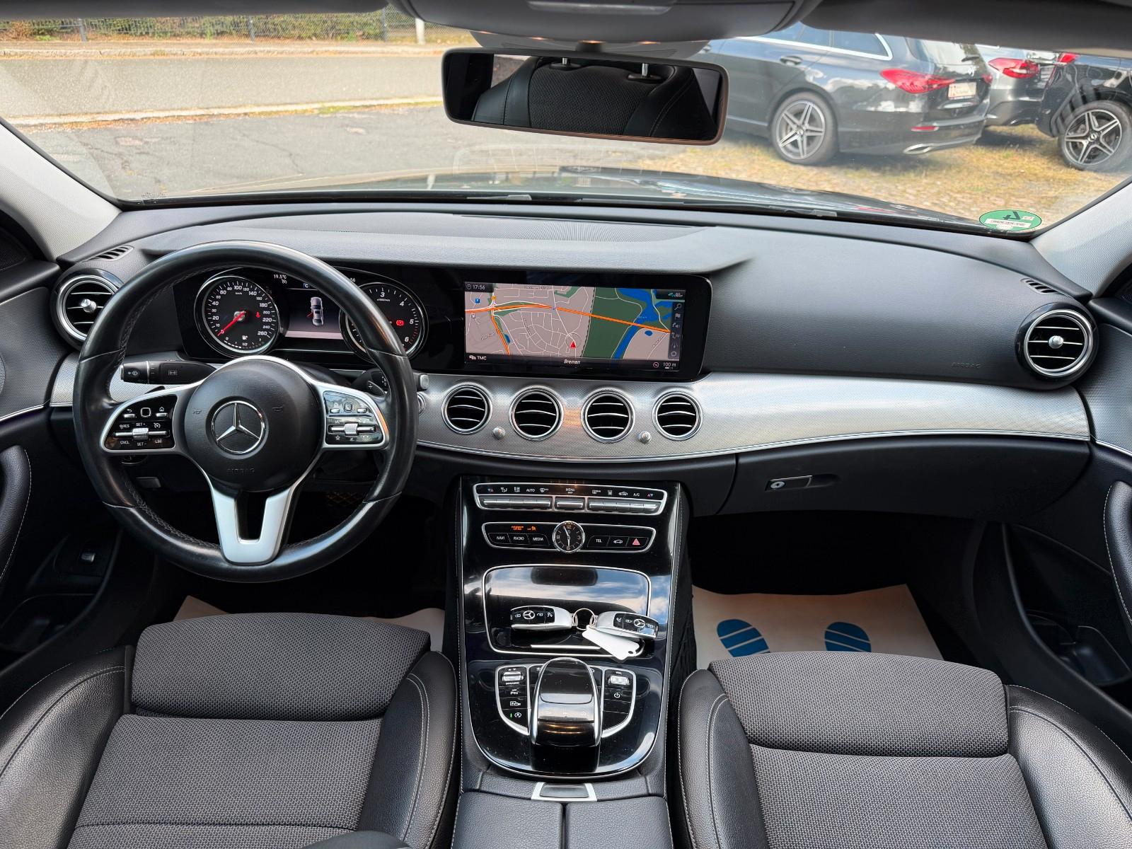Mercedes-Benz E 220d Avantgarde AMBIENTE/LED/KAMERA/TOTWINKEL