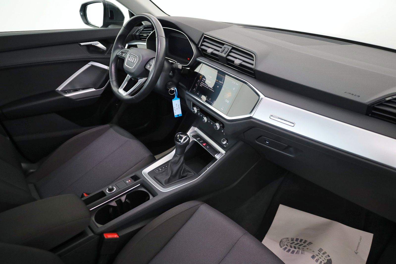 Fahrzeugabbildung Audi Q3 35 TFSI advanced,Navi,SH,PDC,8fach bereift