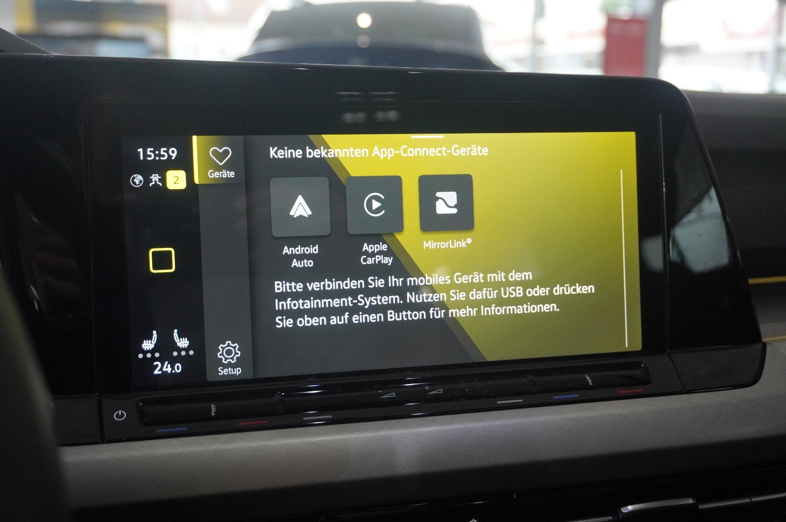 Fahrzeugabbildung Volkswagen Golf VIII Lim. 1.0 E-TSI DSG LIFE NAVI/LED/DAB+
