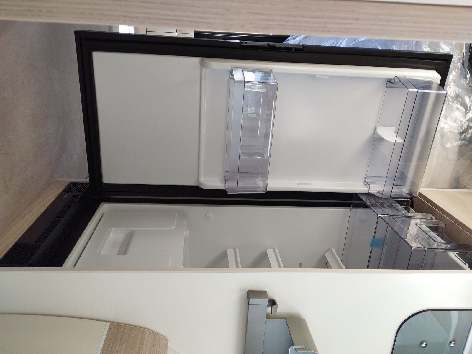 Fahrzeugabbildung Eura Mobil Van V 635 EB Captain-Chair-Sitze, Skyroof, RFK