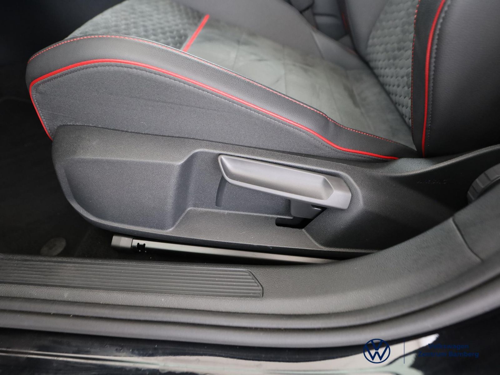 Volkswagen Golf VIII 2.0 TSI GTI Clubsport DSG+PANO+RFK+ACC foto 14