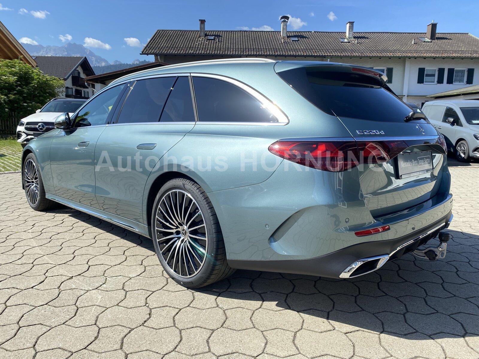 Mercedes-Benz E 220 d T-Modell AMG 360 DISTR AHK PANOSD MEMORY