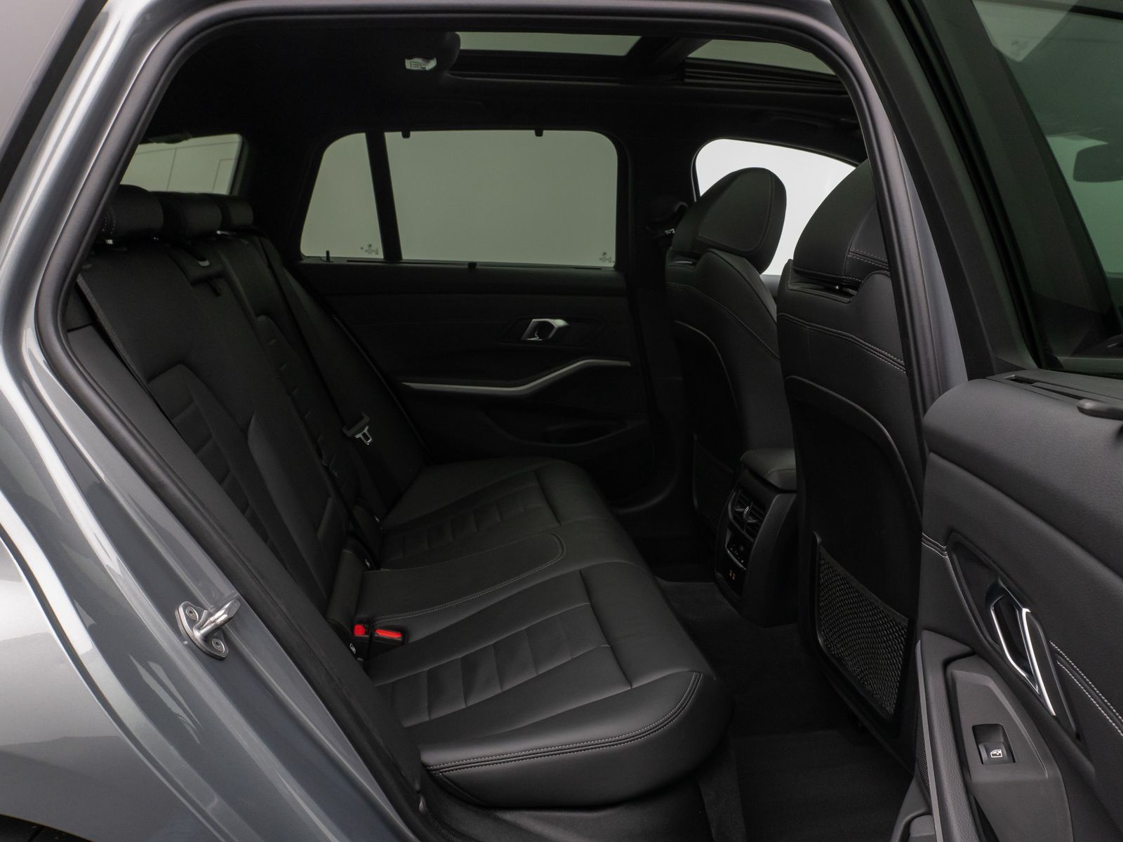 Fahrzeugabbildung BMW 330e Panorama Kamera HUD DAB HiFi AHK Sport Lede