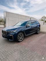 BMW X7 M50i  - blaue BMW X7 M50
