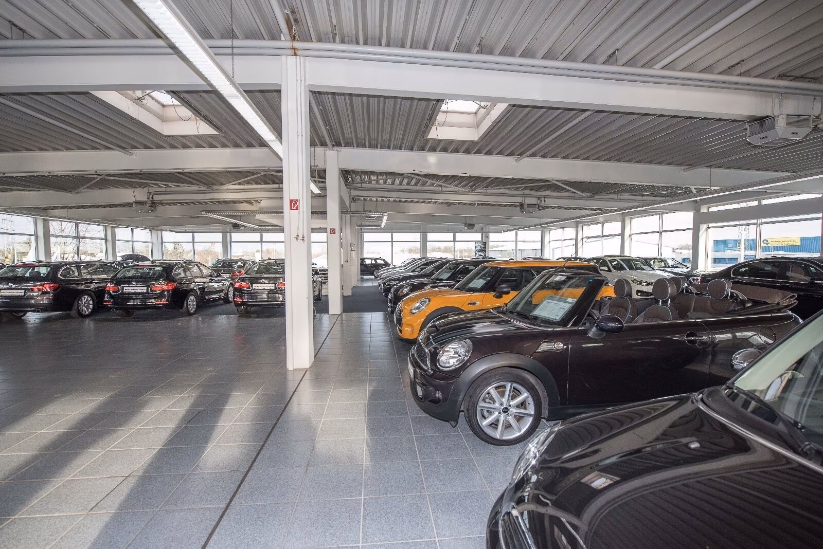 showroom-image-bottom