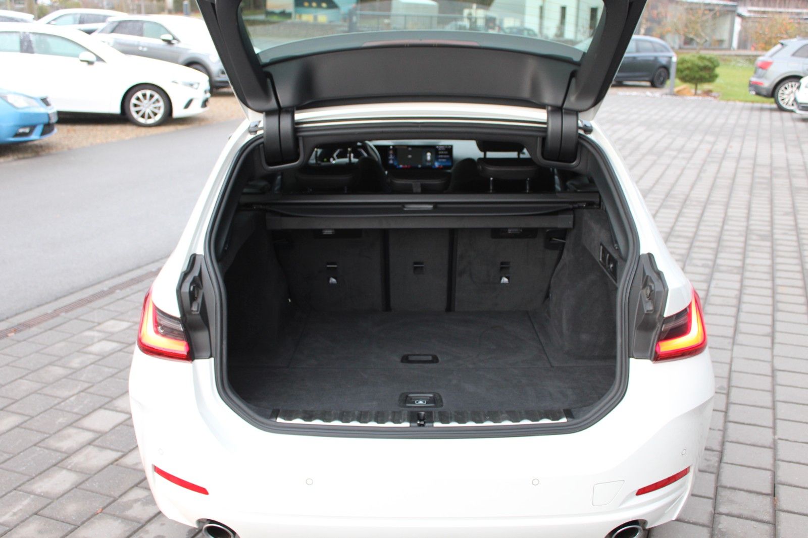 BMW 318d Touring LEDER AHK PDC LED NAVI SHZ foto 8