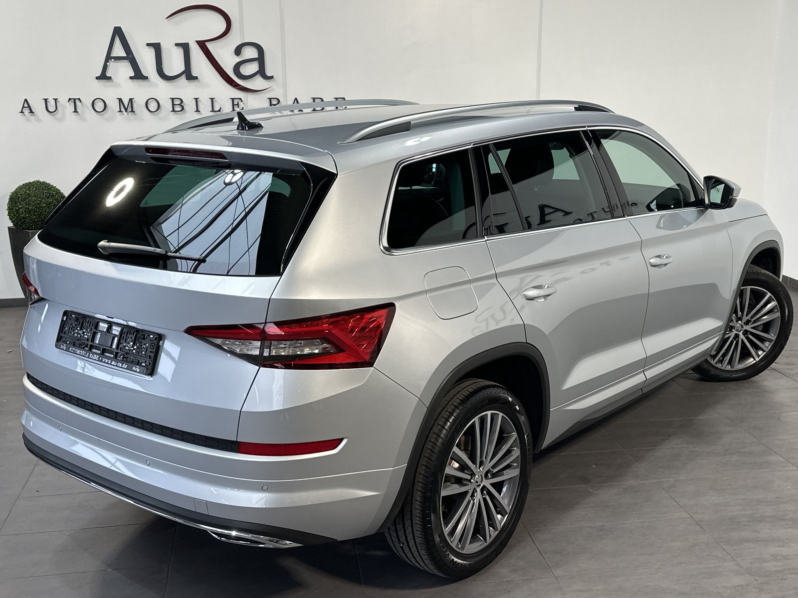 Fahrzeugabbildung SKODA Kodiaq 2.0 TDI DSG 4x4 L&K NAV+LED+AHK+360°+SHZ