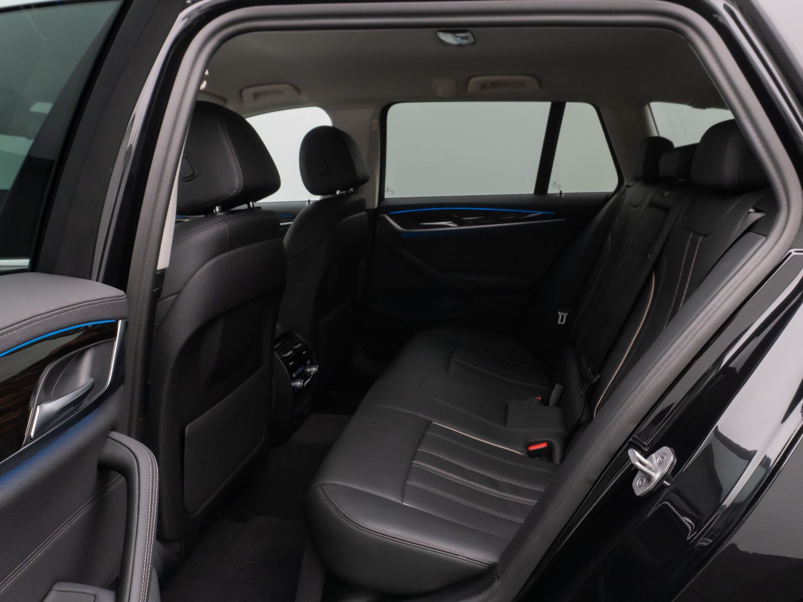 Fahrzeugabbildung BMW 530e xD Luxury Line Kamera HUD DAB HiFi Sport