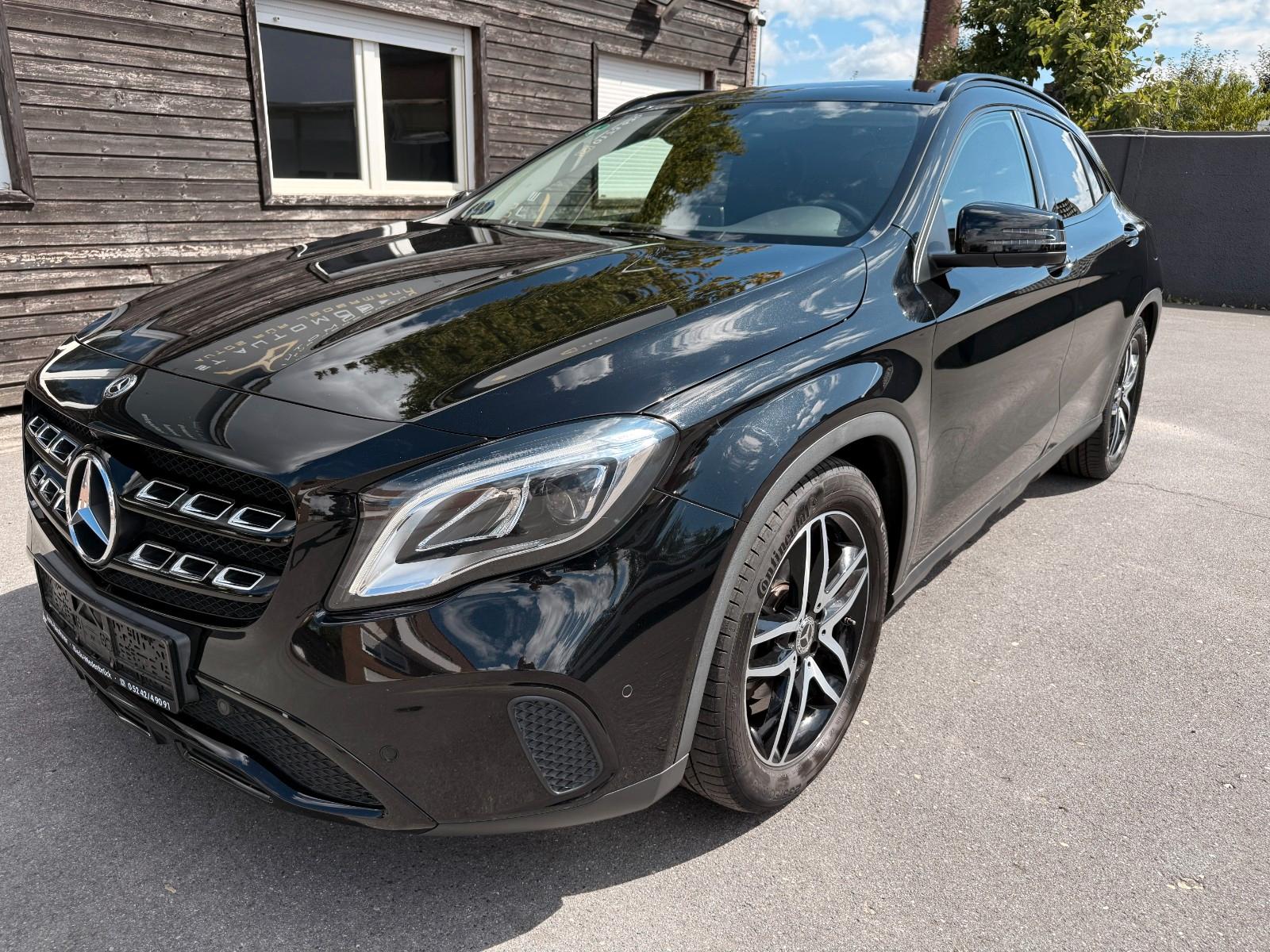 Mercedes-Benz GLA 200 URBAN 2HD*AUTOM*CAM*NAVI*AHK*TEMP*18"ALU