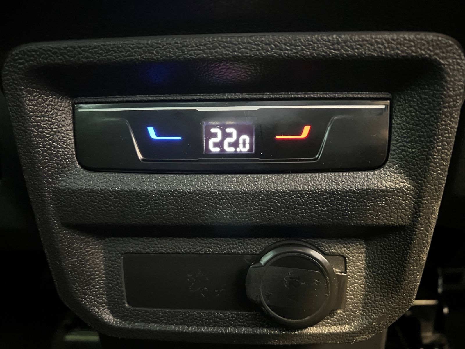 Fahrzeugabbildung Volkswagen Tiguan MOVE 1.5 TSI DSG *AHK, LED, Navi, 17'-LM*