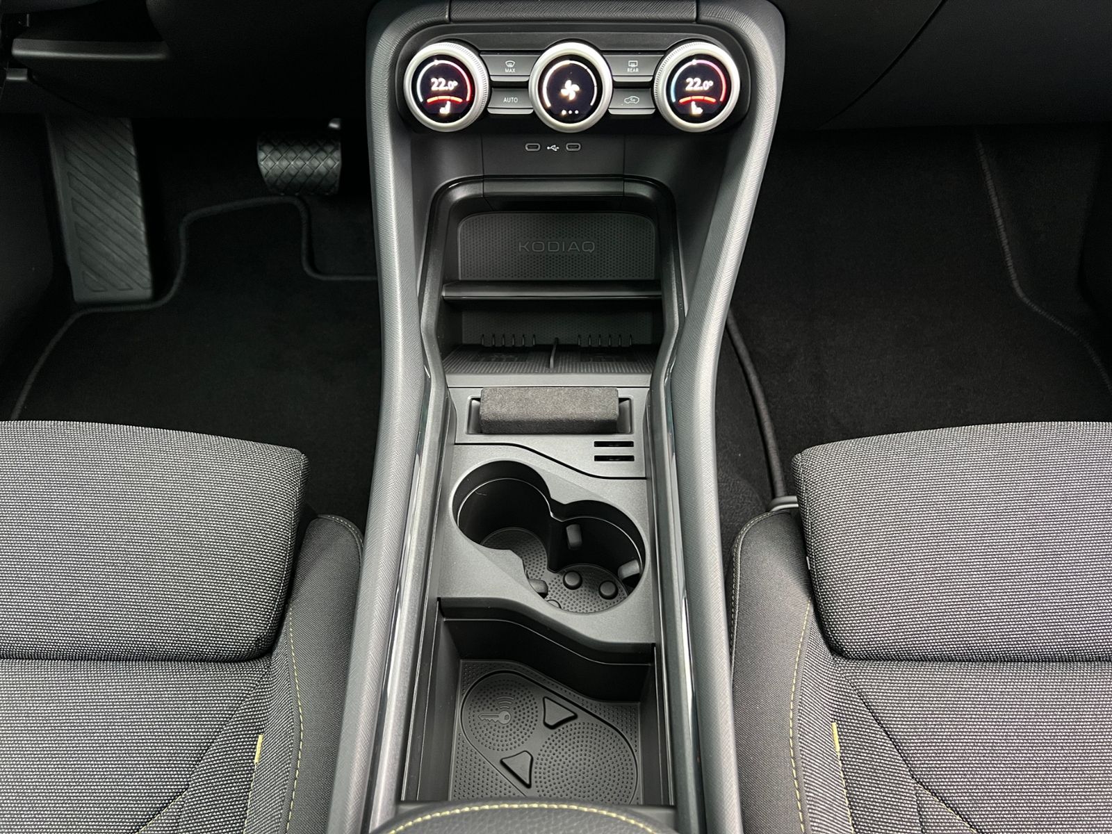 Fahrzeugabbildung SKODA Kodiaq Selection 1.5 TSI mHEV DSG *AHK, LED, Pan