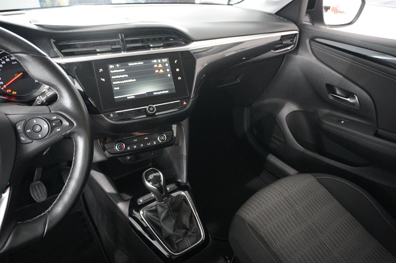 Fahrzeugabbildung Opel Corsa F 1.2 ELEGANCE NAVI/LED/TEMP./SPORT/DAB+