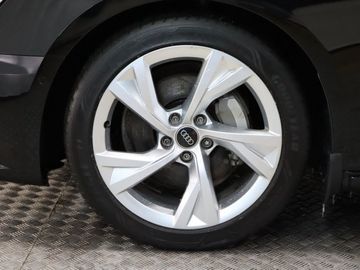 Fahrzeugverkauf 32 Audi A4 Avant 40 TFSI quattro S line Matrix AHK StHZ