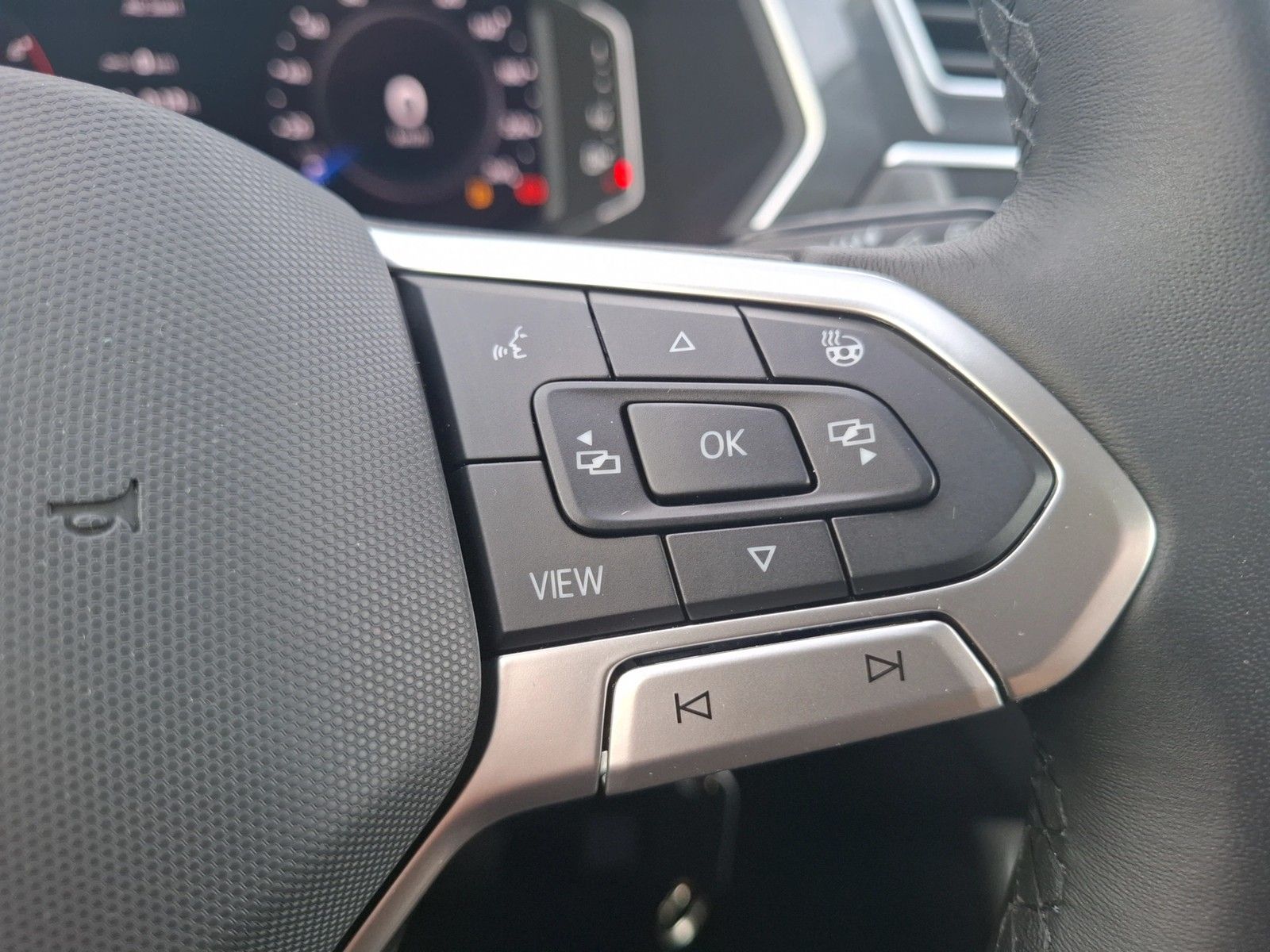 Fahrzeugabbildung Volkswagen Tiguan TSI Elegance DSG Matrix Navi AID HUD ACC