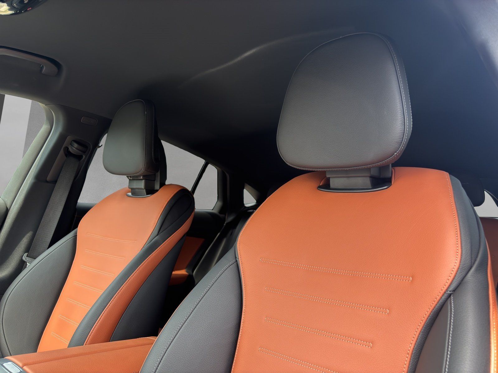 Fahrzeugabbildung Mercedes-Benz GLC400e Cpé AMG Prem DISTR Memo AIRMATIC DC-Lade
