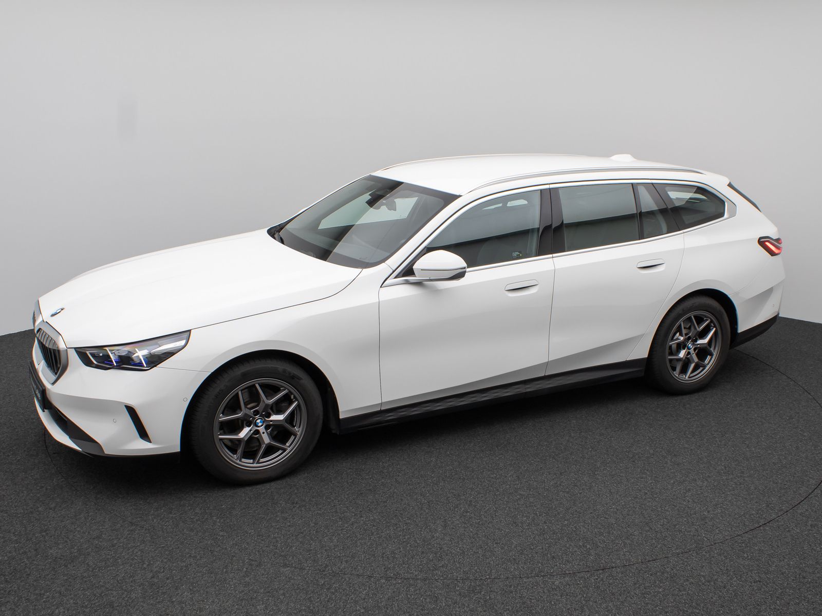 Fahrzeugabbildung BMW 520d Kamera DAB DrivingAssist Alarm LED Sport