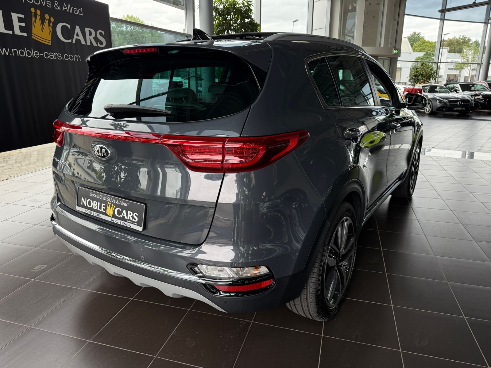 Fahrzeugabbildung Kia Sportage Platinum Edition 4WD PANO LED NAVI